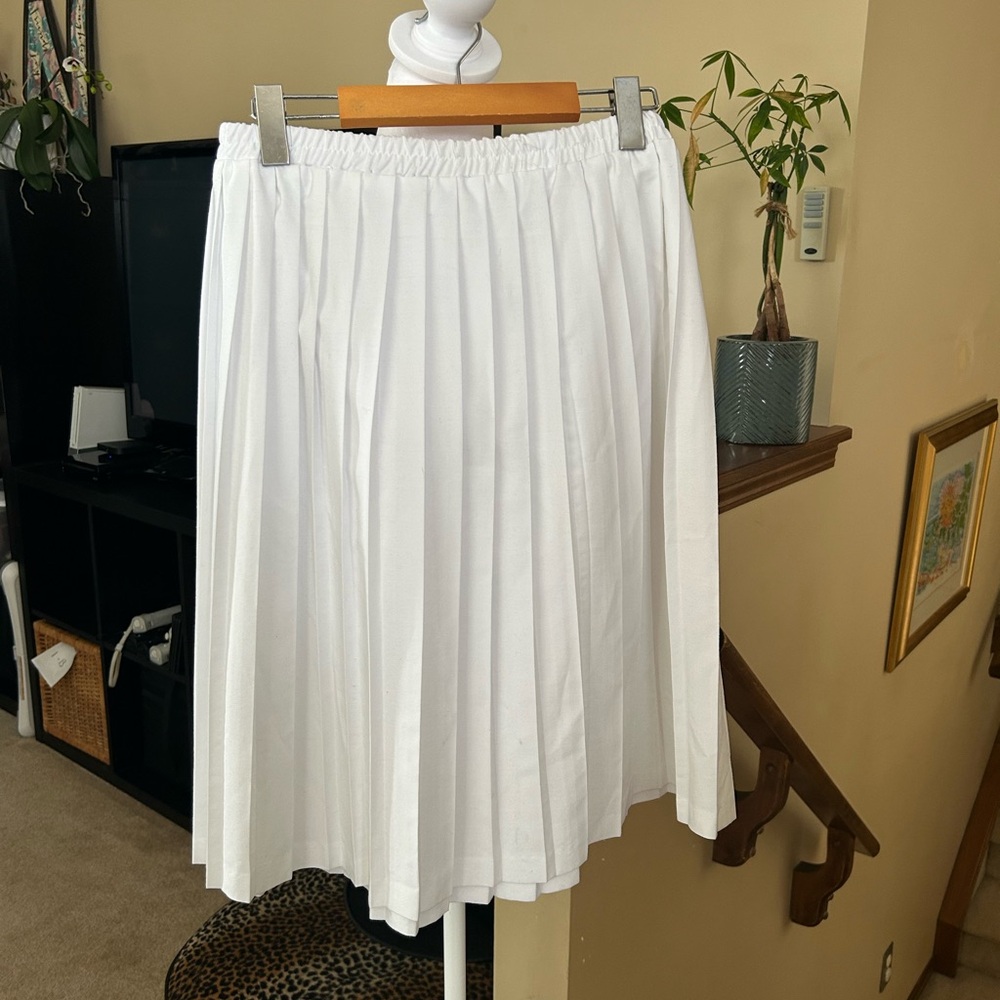 VTG White Pleated Midi Skirt Pretty/Feminine/ Classic